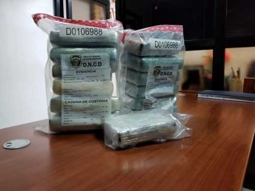 DNCD ocupa 13 paquetes de cocaína en aeropuerto Punta Cana