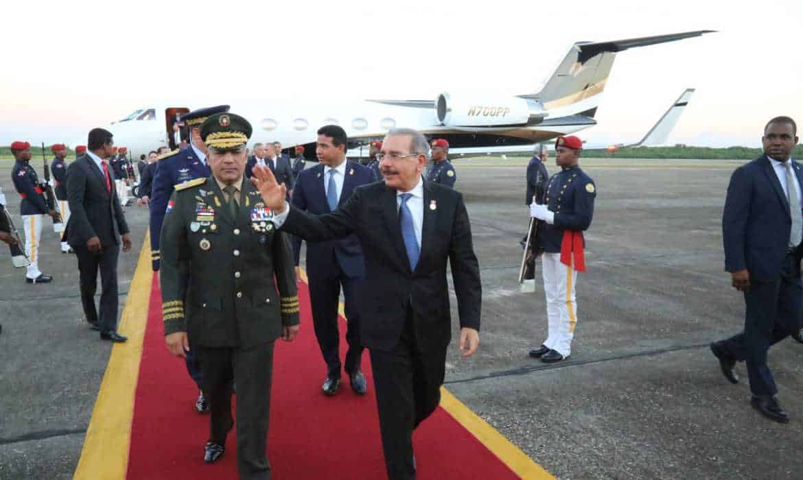 Danilo Medina regresa al país procedente de Panamá