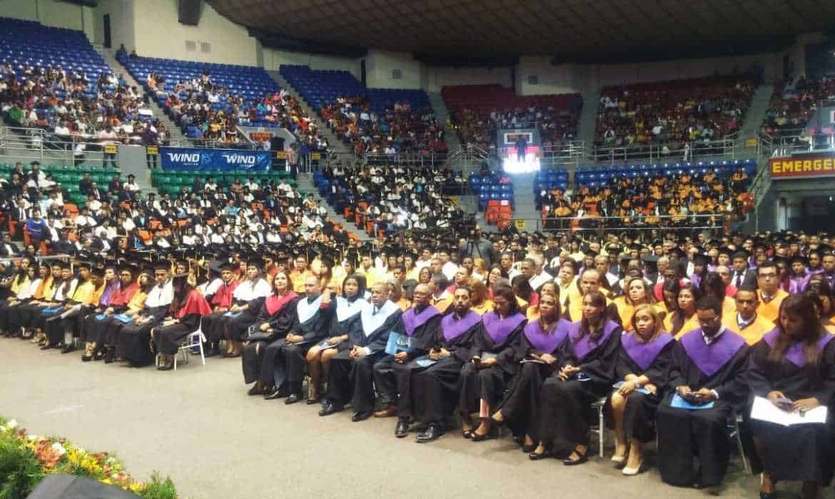 UASD celebra graduación en su recinto Santiago