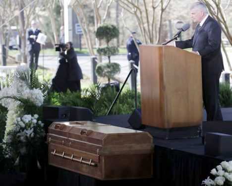 Sepultan restos del pastor Billy Graham