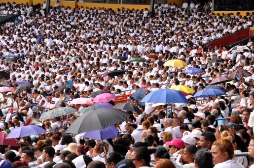 Santiago: Miles asisten a misa  Corpus Christi