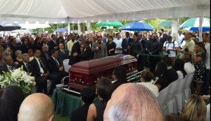 Restos Aquino Febrillet son sepultados