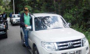 Yipeta oficial gobernador Moca en caravana