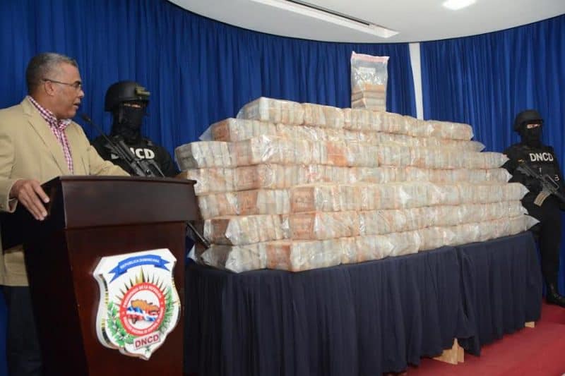 Ocupan 748 kilos cocaína y 964 mil dólares