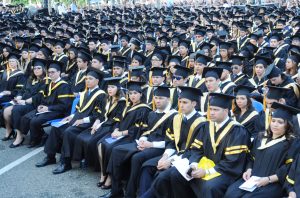 PUCMM gradúa 1,019 nuevos profesionales