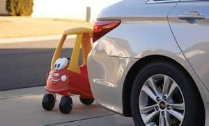 Niño muere dentro auto por calor extremo