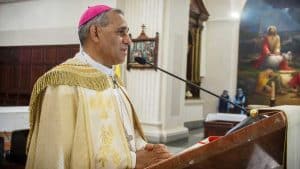 Arzobispo critica corruptos usen el escudo nacional