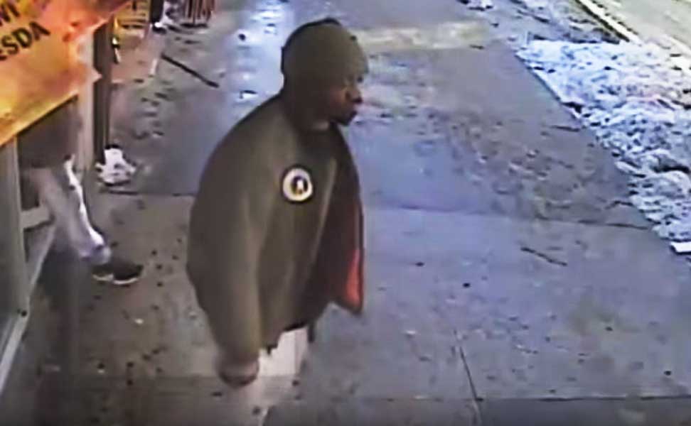 Policía NY capta en video pistolero hirió a tiros tres hispanos Bronx