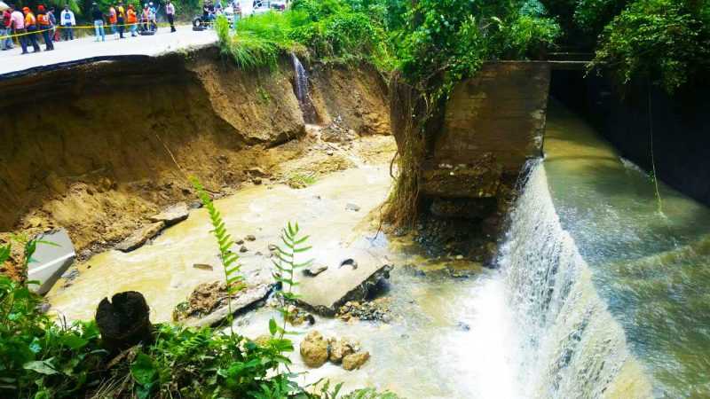 Lluvias | Colapsa el canal de riego Luis L Bogaert en la comunidad La Herradura
