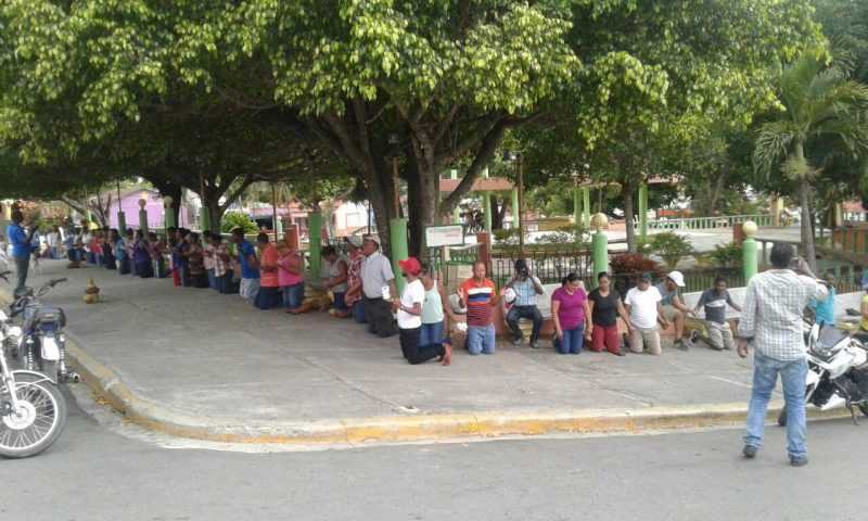 Villa Los Almácigos | Protestan por arresto alcalde Carrera