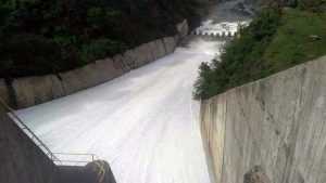 Inician desagüe preventivo de la presa de Tavera 