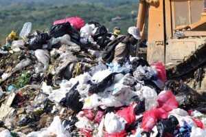 Una indemnización de 40 millones de pesos para abandonar el vertedero de Rafey, de esta ciudad, reclamaron los recicladores de desechos sólidos, donde la semana pasada se produjeron incendios aparentemente provocados.