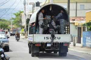 Salcedo: Ocupan armas y apresan 23 tras incidentes entre bandas