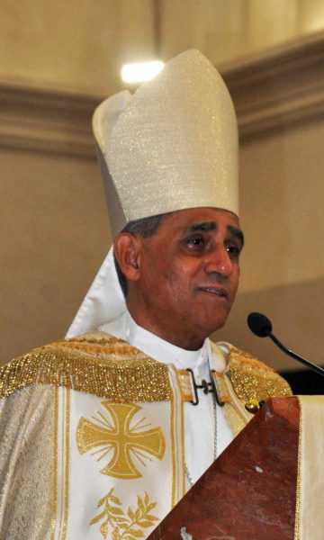 Arzobispo Santiago pide a Rogelio que se tome un descanso