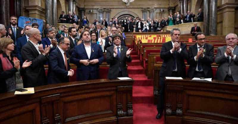 Parlamento catalán vota a favor de la independencia de España