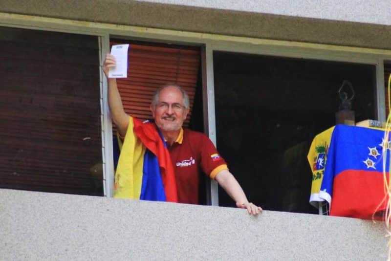 Antonio Ledezma escapa de Venezuela y está rumbo a Madrid