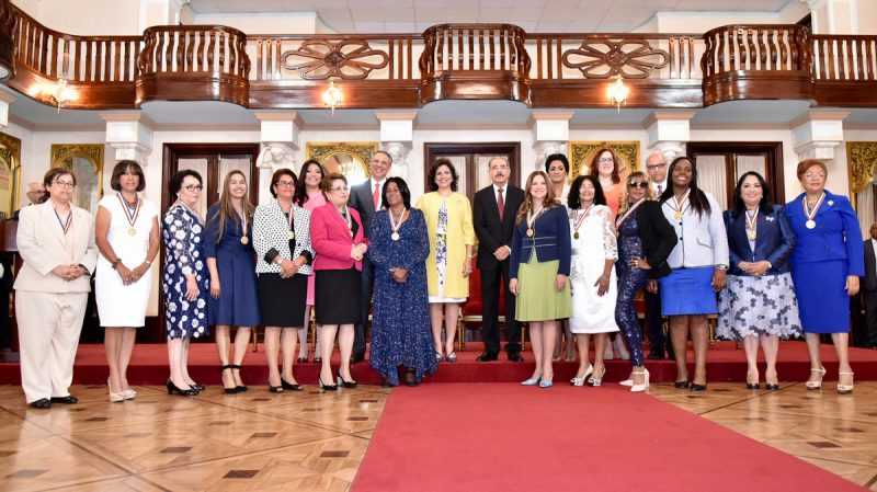 Gobierno entrega Medalla al Mérito a 13 mujeres dominicanas