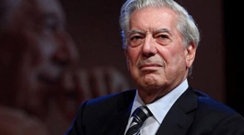 Vargas Llosa hospitalizado tras sufrir caída en su casa
