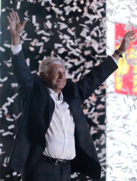 Encuestas apuntan abrumadora victoria de López Obrador