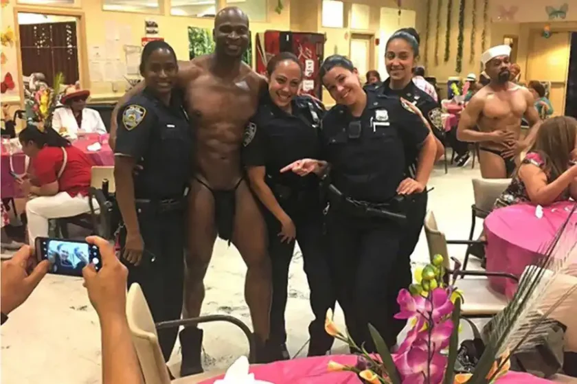Suspenden policías dominicanas por posar con stripper