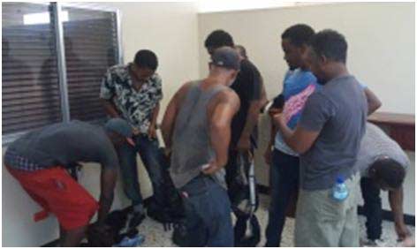 Haití entrega 8 polizones dominicanos
