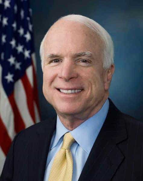 Fallece el senador John McCain