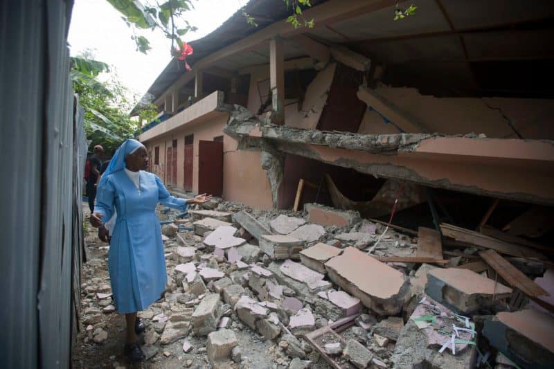 Sube a 15 cifra de muertos tras sismo en Haití