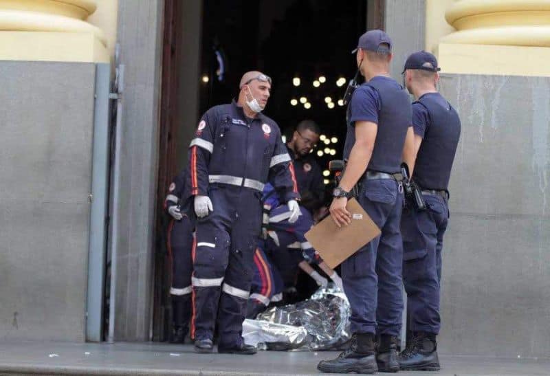 Pistolero mata 4 en catedral de Brasil