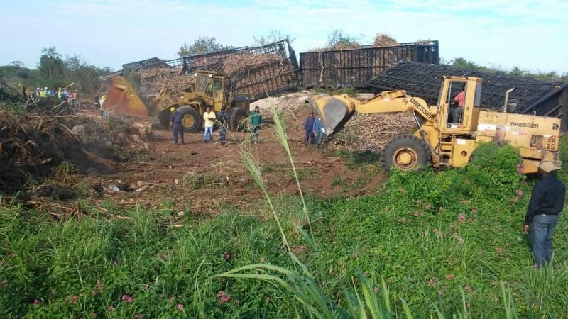 Dos muertos al descarrilarse tren de caña en La Romana