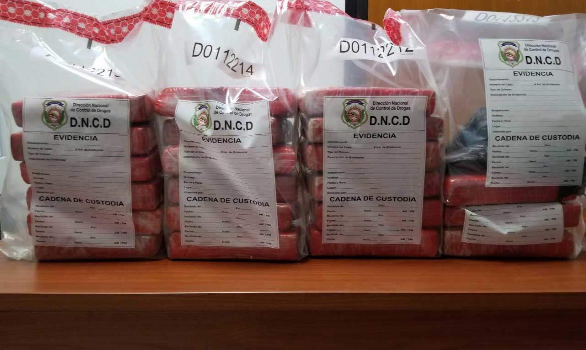 DNCD detienen dos hombres con 21 paquetes de Cocaína