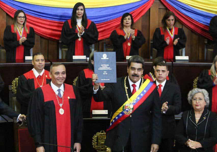 Maduro juramenta como presidente hasta 2025
