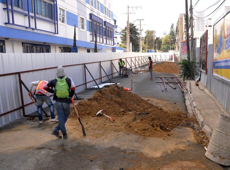 Autoridades viabilizan transito tramo afectado por derrumbe