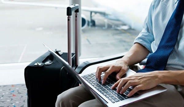 Autoridades EEUU aumentan revisión equipos electrónicos aeropuertos