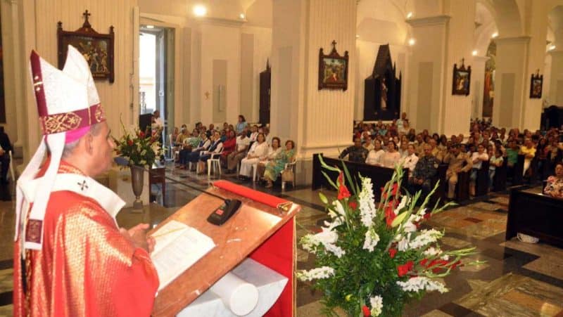 Monseñor Bretón pide a políticos ser servidores población