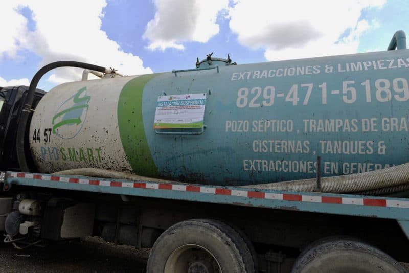 Clausuran compañía lanzó desechos pozo séptico en río Jacagua