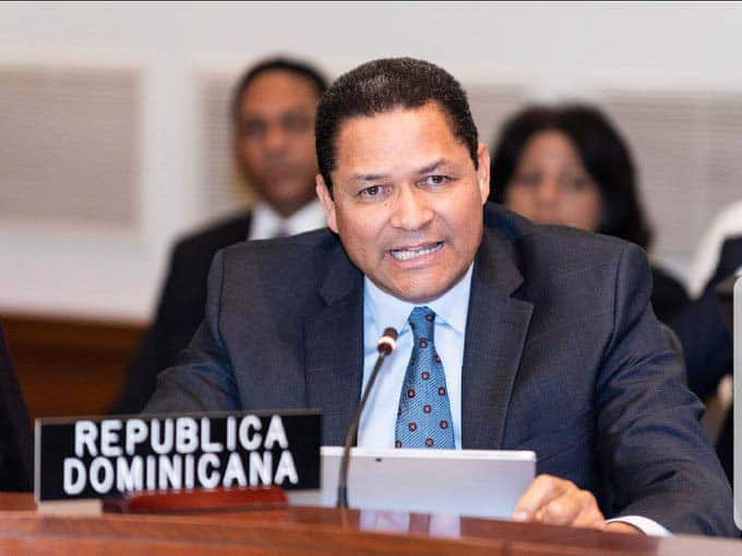 Danilo destituye a Gedeón Santos en la OEA