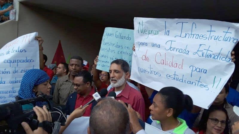 Profesores de Santiago protestan