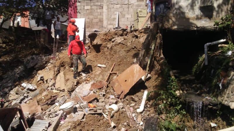 Vivienda colapsa en la Cañada del Diablo