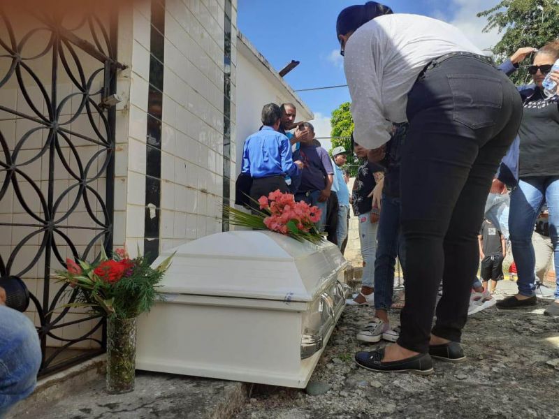 Sepultan restos niña de 4 años, asesinada en Santiago