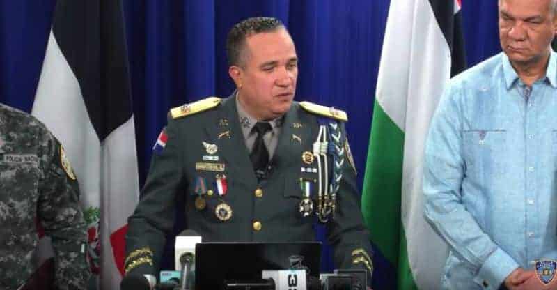 El director de la Policía, mayor general Ney Aldrin Bautista Almonte, confirmó que permanece bajo investigación el coronel asignado a la seguridad del candidato presidencial Luis Abinader.
