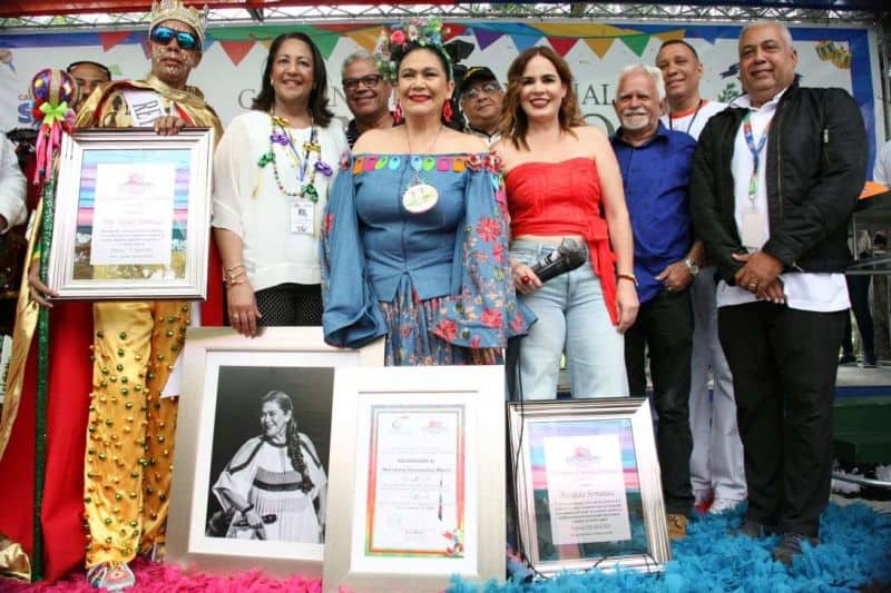 Carnaval de Santiago reconoce a Maridalia Hernández