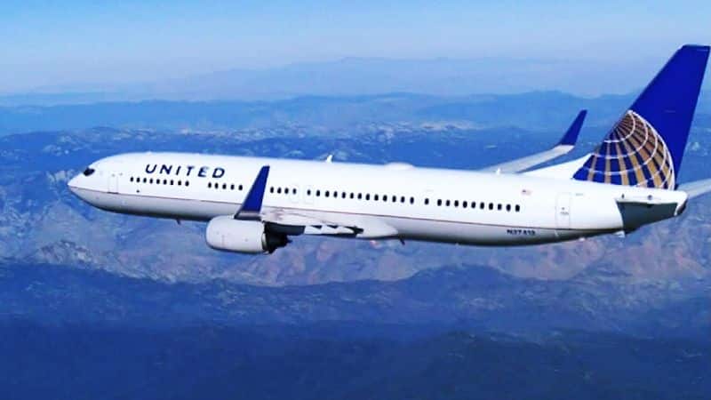 Rebú por pasajero que estornudaba y tosía en vuelo de United
