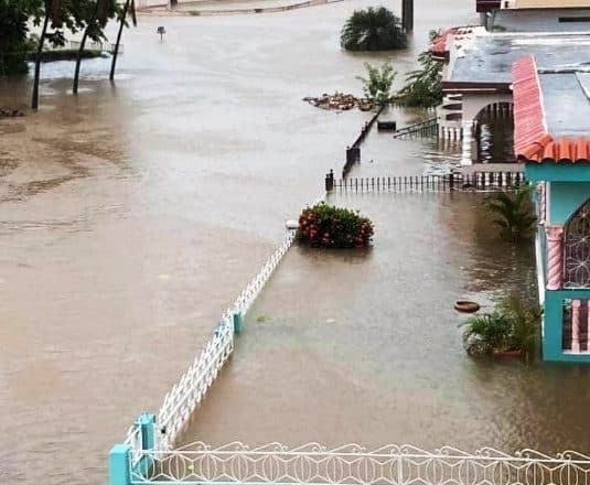 Tomenta Isaías provoca inundaciones en Puerto Rico