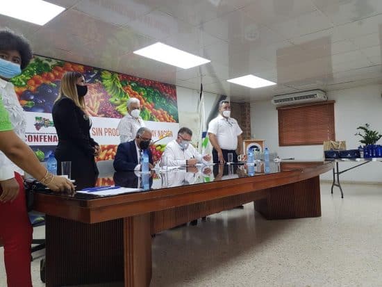 Confenagro y CoopSeguros firman acuerdo en beneficio de los productores nacionales