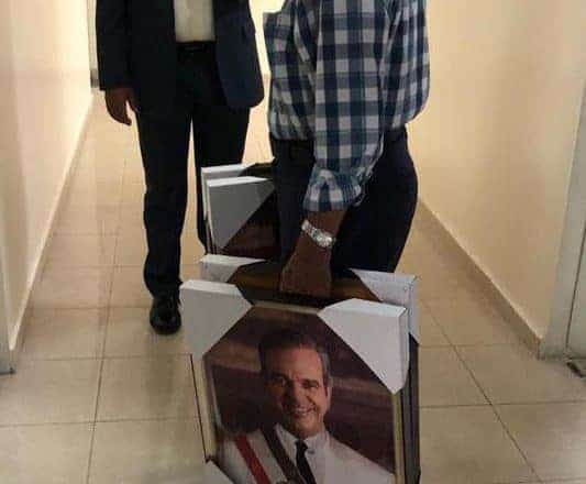Presidente Abinader prohíbe uso de su foto en instituciones