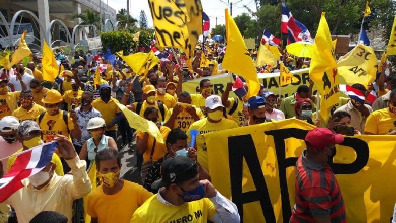 Botello encabezó protesta 30% AFP en Santiago