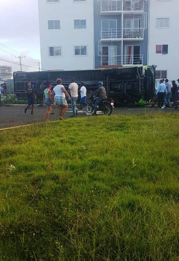 Un muerto y 8 heridos accidente autobús OMSA