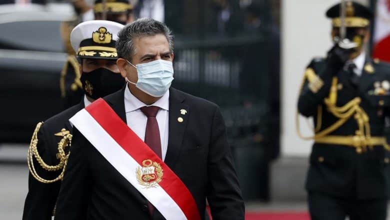 Manuel Merino asume Presidencia de Perú