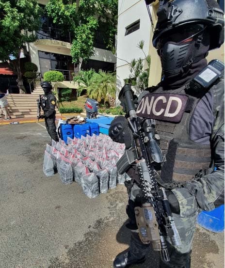 Apresan dos colombianos con 362 paquetes de cocaína