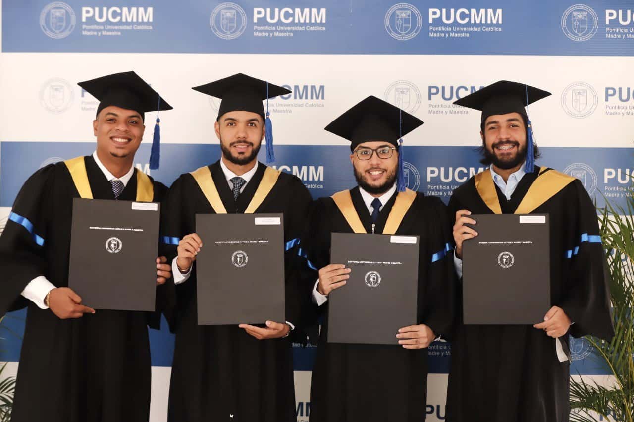 graduandos pucmm